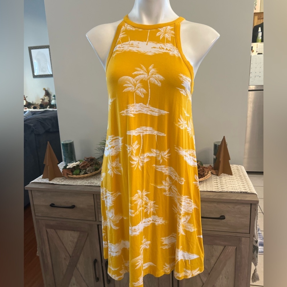 Old Navy gold and white palm dress dress
